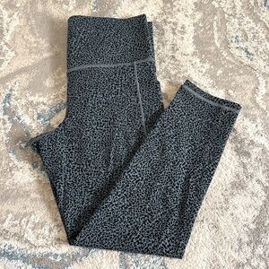 Athleta Salutation Stash Cropped Textured Tight. Women’s size SP.